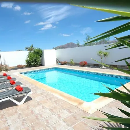 In Playa Blanca Sleeps 4 Includes Swimming Pool Air Con And Wifi 2 Villa *