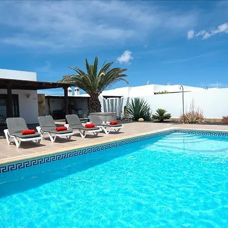 In Playa Blanca Sleeps 4 Includes Swimming Pool Air Con And Wifi 2 빌라